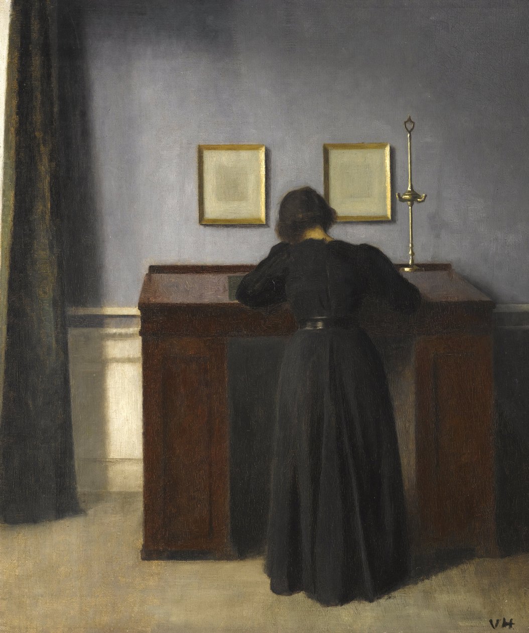 Ida står ved et skrivebord, 1900 av Vilhelm Hammershoi