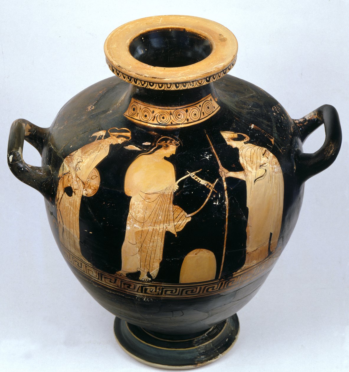 Attisk rødfigurshydria med Artemis, Apollo og Leto, 460-450 f.Kr. (leire) av Villa Giulia Painter attr. to Villa Giulia Painter attr. to