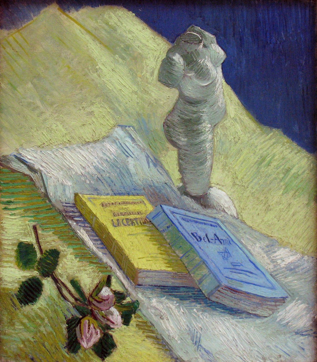 Stilleben med en gipsstatuett av Vincent van Gogh