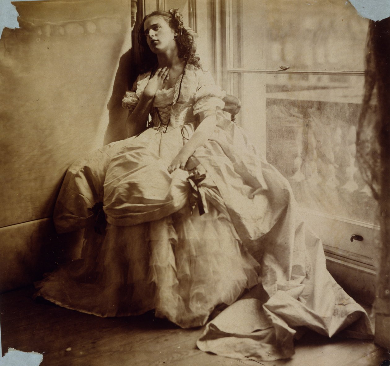 Studie av en jente som sitter ved et vindu, ca. 1855-65 av Viscountess Hawarden