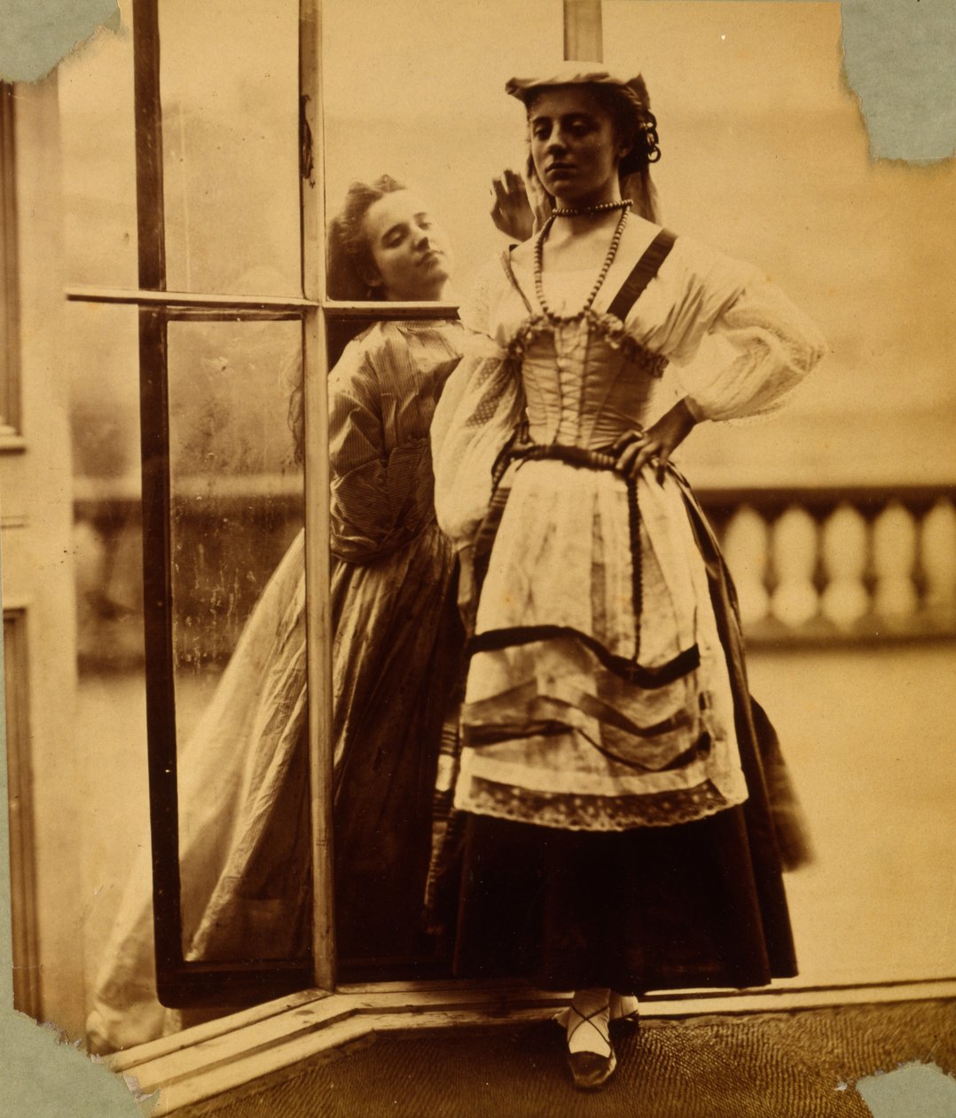 Studie av en jente i bondedrakt, ca. 1855-65 av Viscountess Hawarden