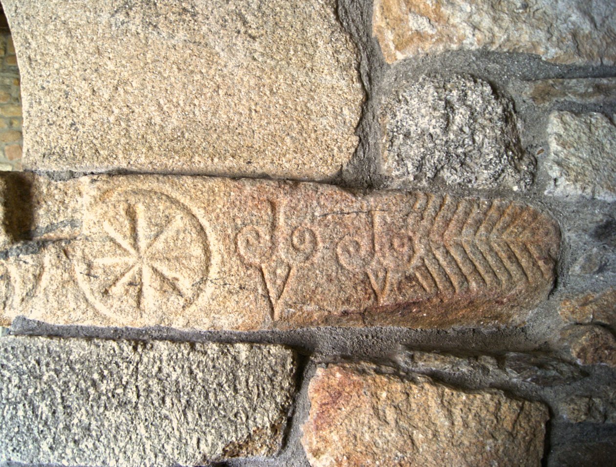 Visigotiske utskjæringer i kapellet i São Pedro de Balsemão, Sé, Lamego, Portugal ca. 599 (granitt) av Visigothic