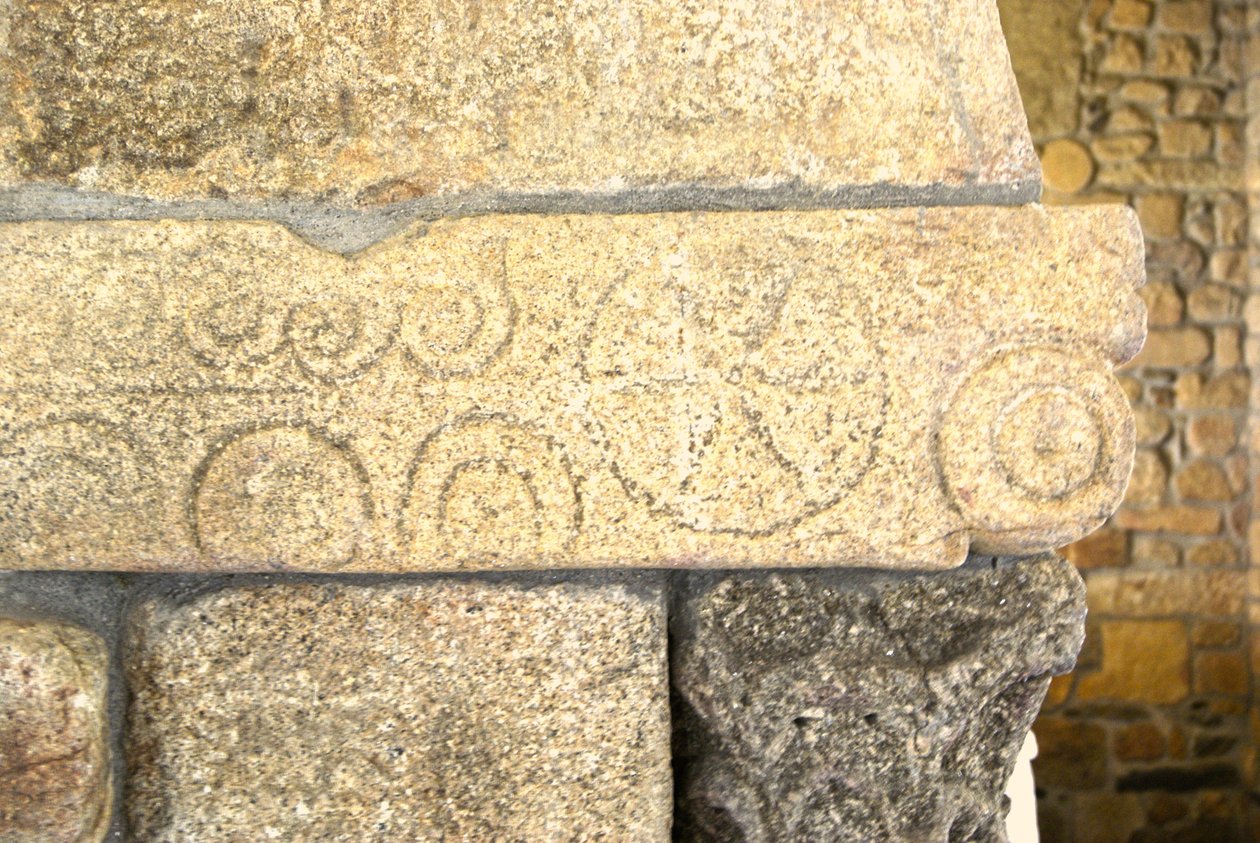 Visigotiske utskjæringer i kapellet i São Pedro de Balsemão, Sé, Lamego, Portugal ca. 599 (granitt) av Visigothic