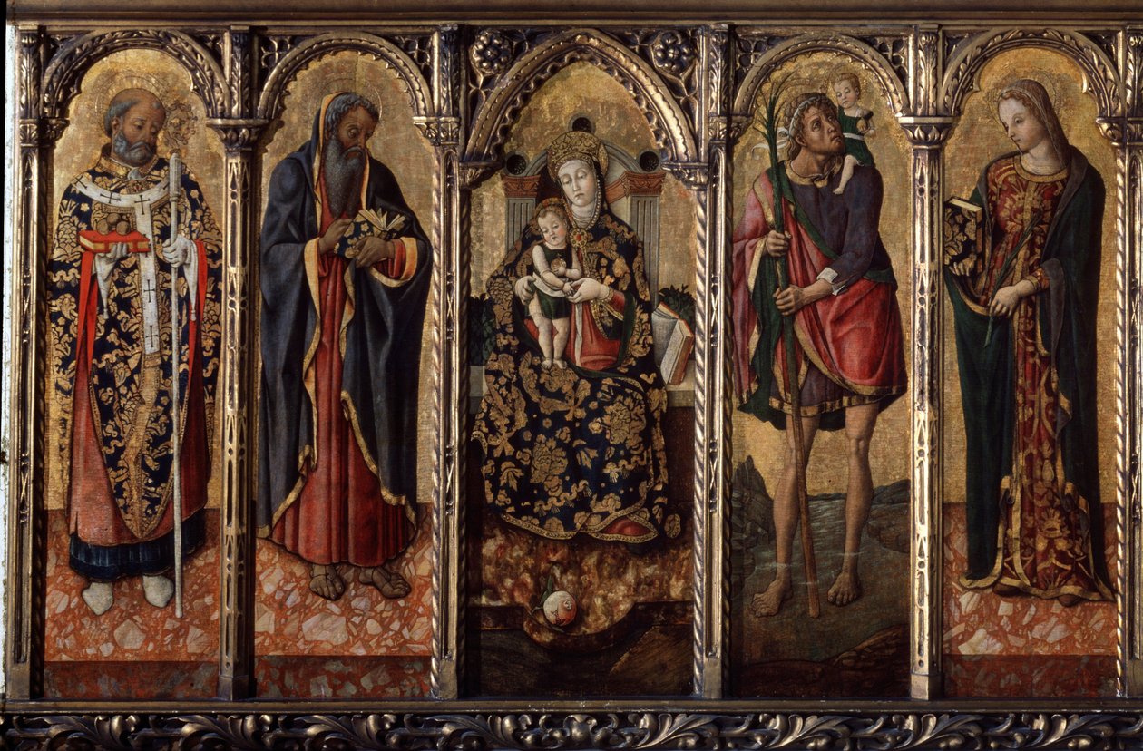 ""Madonna og barn med hellige"" Er representert: Saint Nicolas of Myre eller Bari (270-345), Saint Anthony Abbed (Saint Anthony the Great (250/251-356) (eller Saint Anthony eremitten ), Saint Christopher and Saint Catherine (av Alexandria?). av Vittorio Crivelli