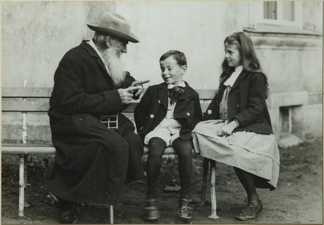 Leo Tolstoy med barnebarna Leo og Sofia, 1909 av Vladimir Grigorievich Chertkov
