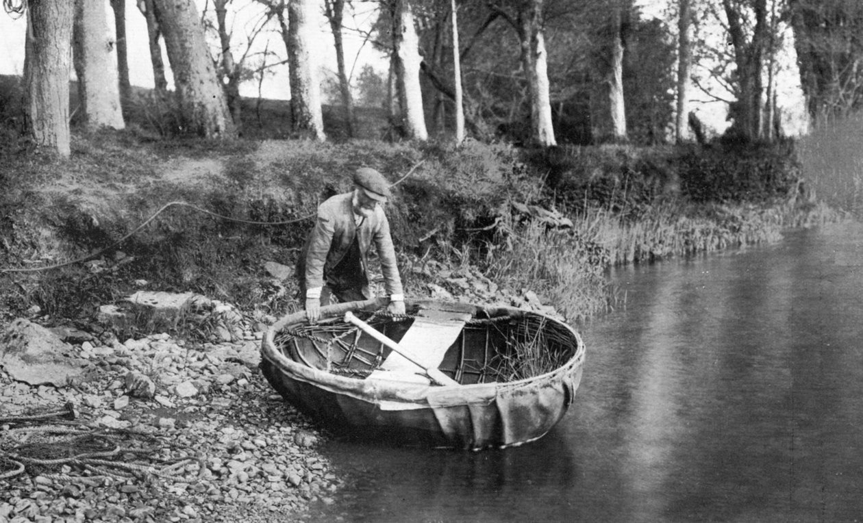 Lansering av et korakel ved elven Boyne, County Meath, Irland, 1924-1926 av WA Green