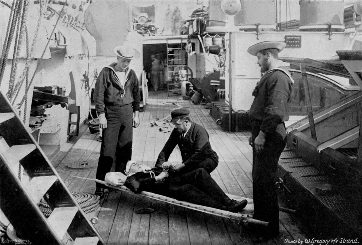 Ambulanseøvelse om bord på krysseren HMS Tartar, 1896. av W Gregory