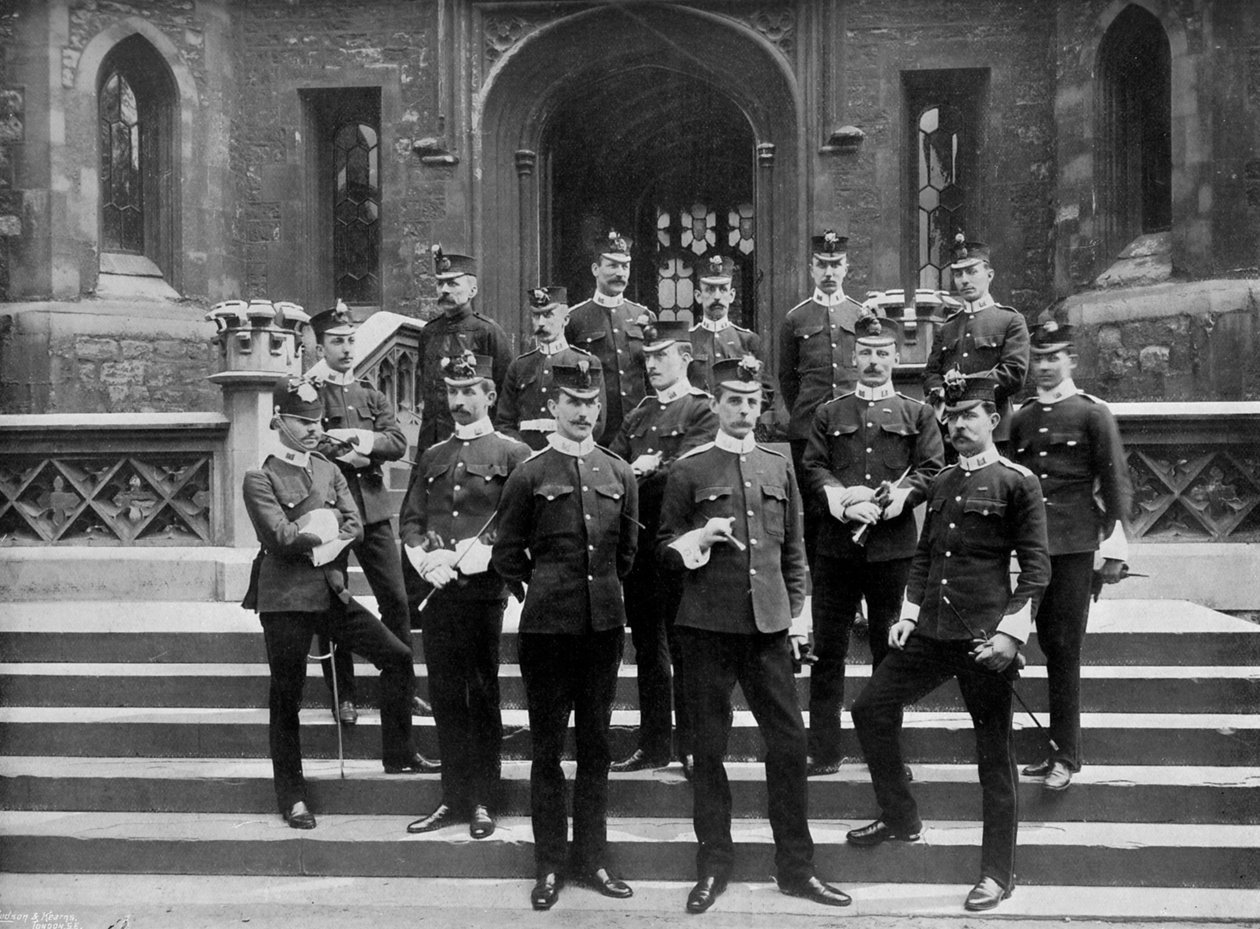 Offiserer for det første Suffolk-regimentet ved Tower of London, 1895 1896. av W. W. Rouch