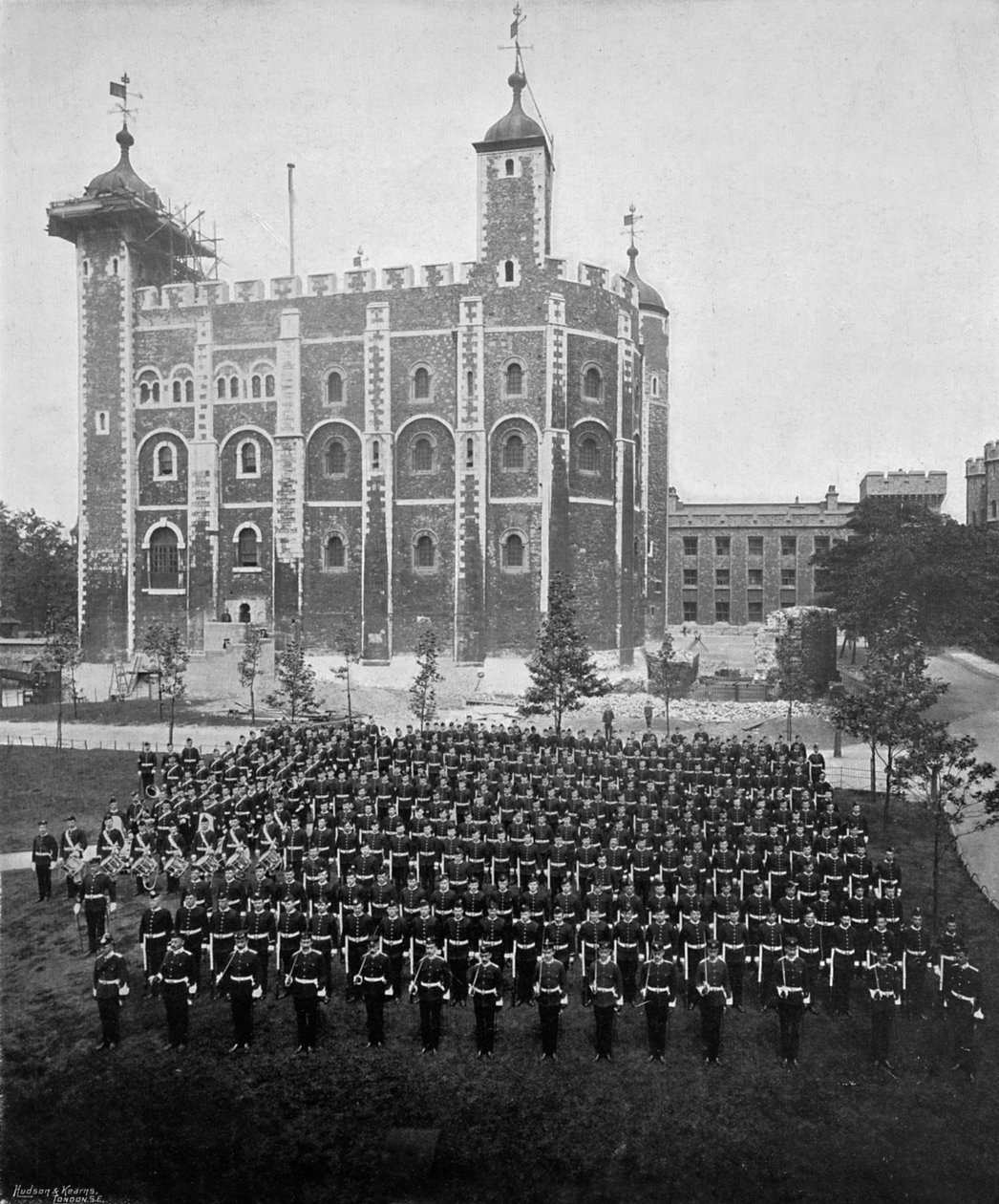 Det første Suffolk-regimentet ved Tower of London, 1895 1896. av W. W. Rouch