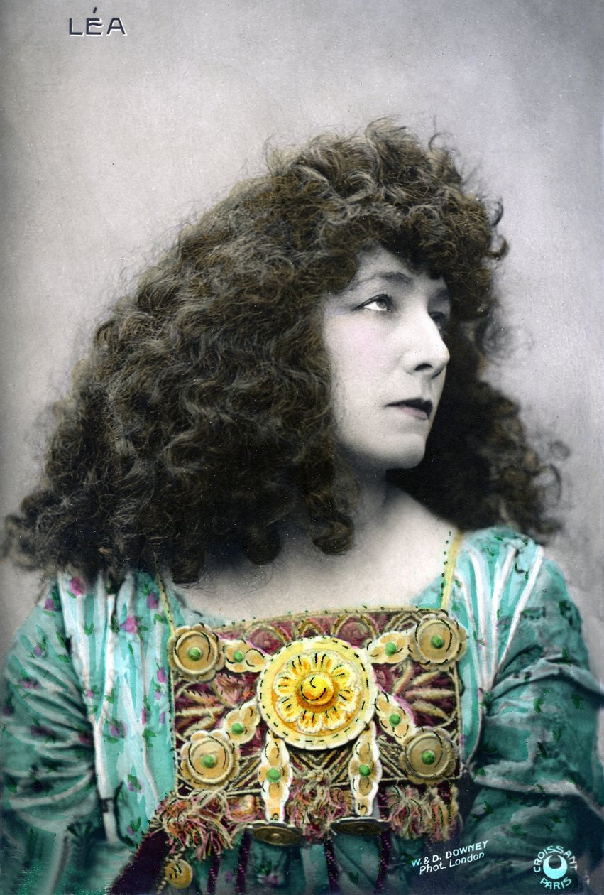 Henriette Rosine Bernard aka Sarah Bernhardt (1844-1923) i rollen som Léa (bilde) av W. and D. Downey