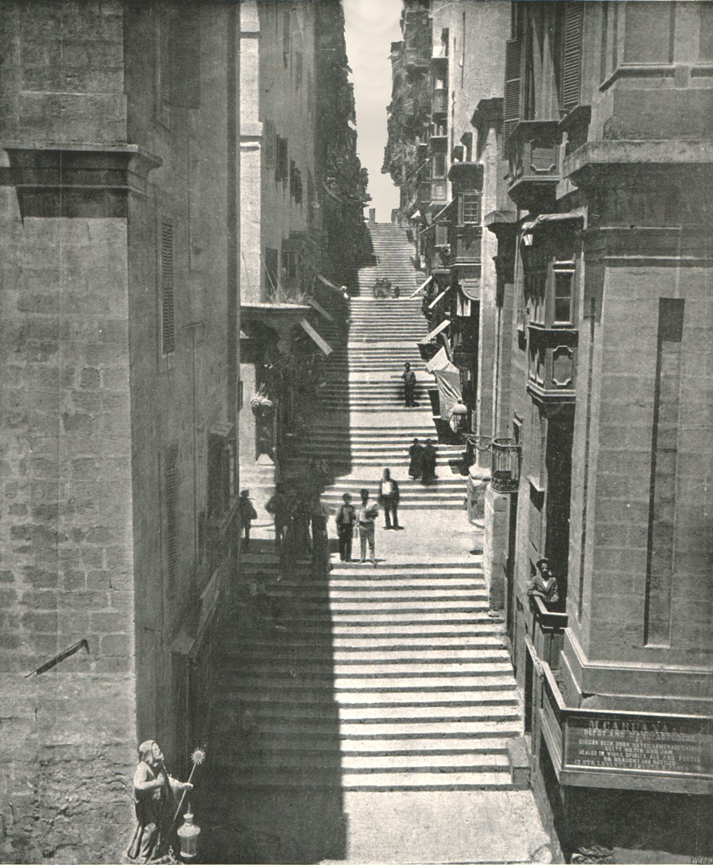 En bratt gate i Valletta, Malta, 1895. av W and S Ltd