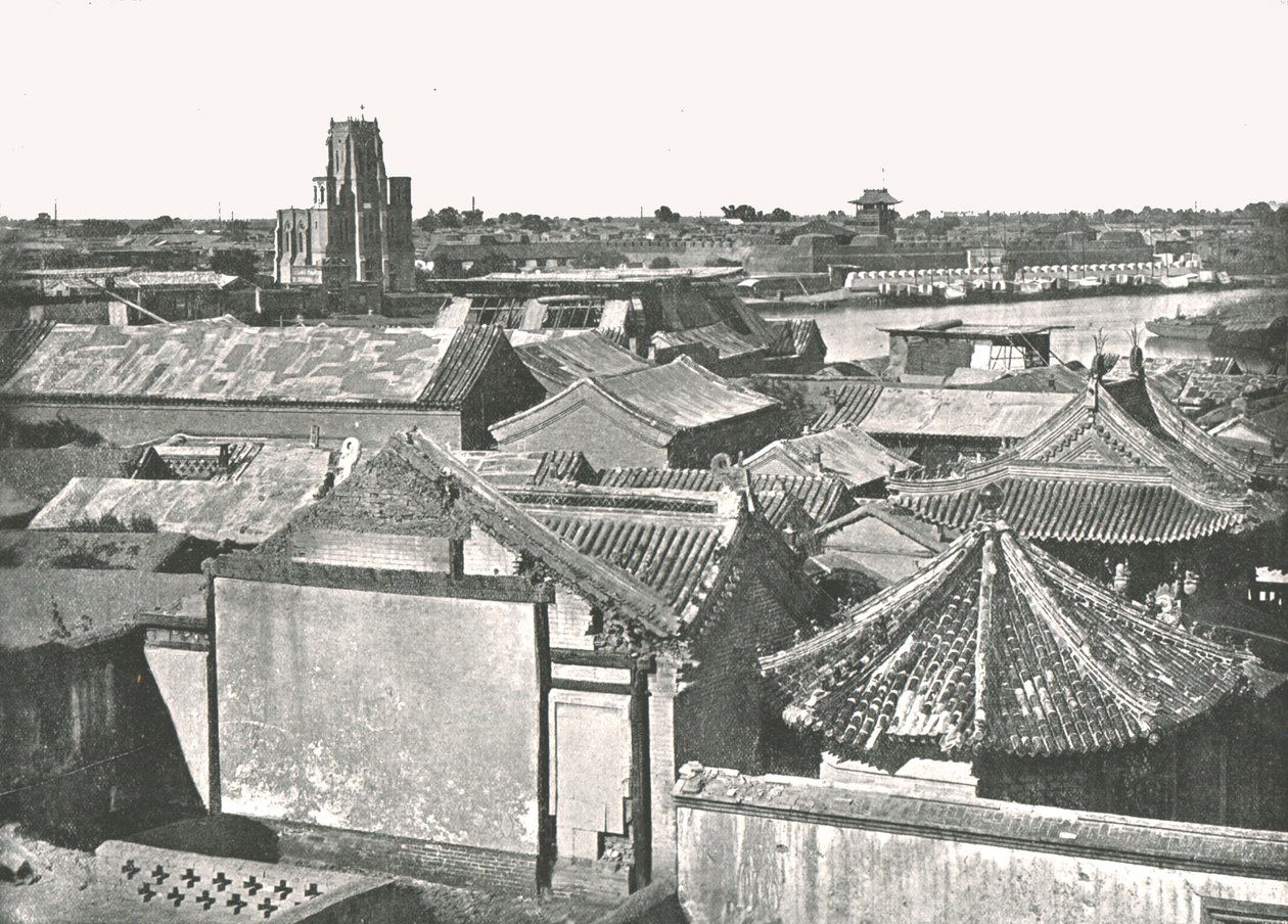 Generell visning som viser ruinene av katedralen, Tien-Tsin, Kina, 1895. av W and S Ltd