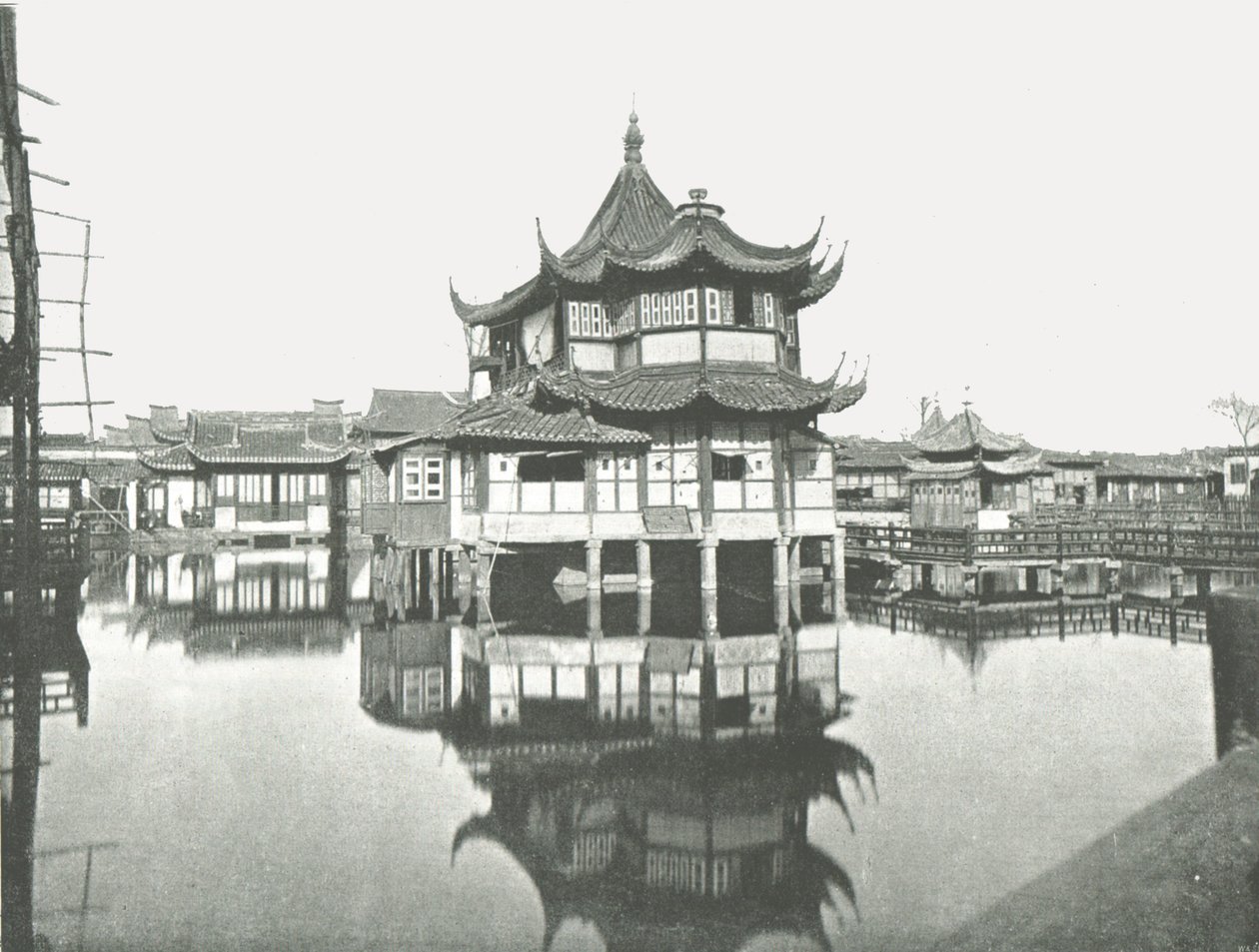 En av de offentlige tehagene, Shanghai, Kina, 1895. av W and S Ltd