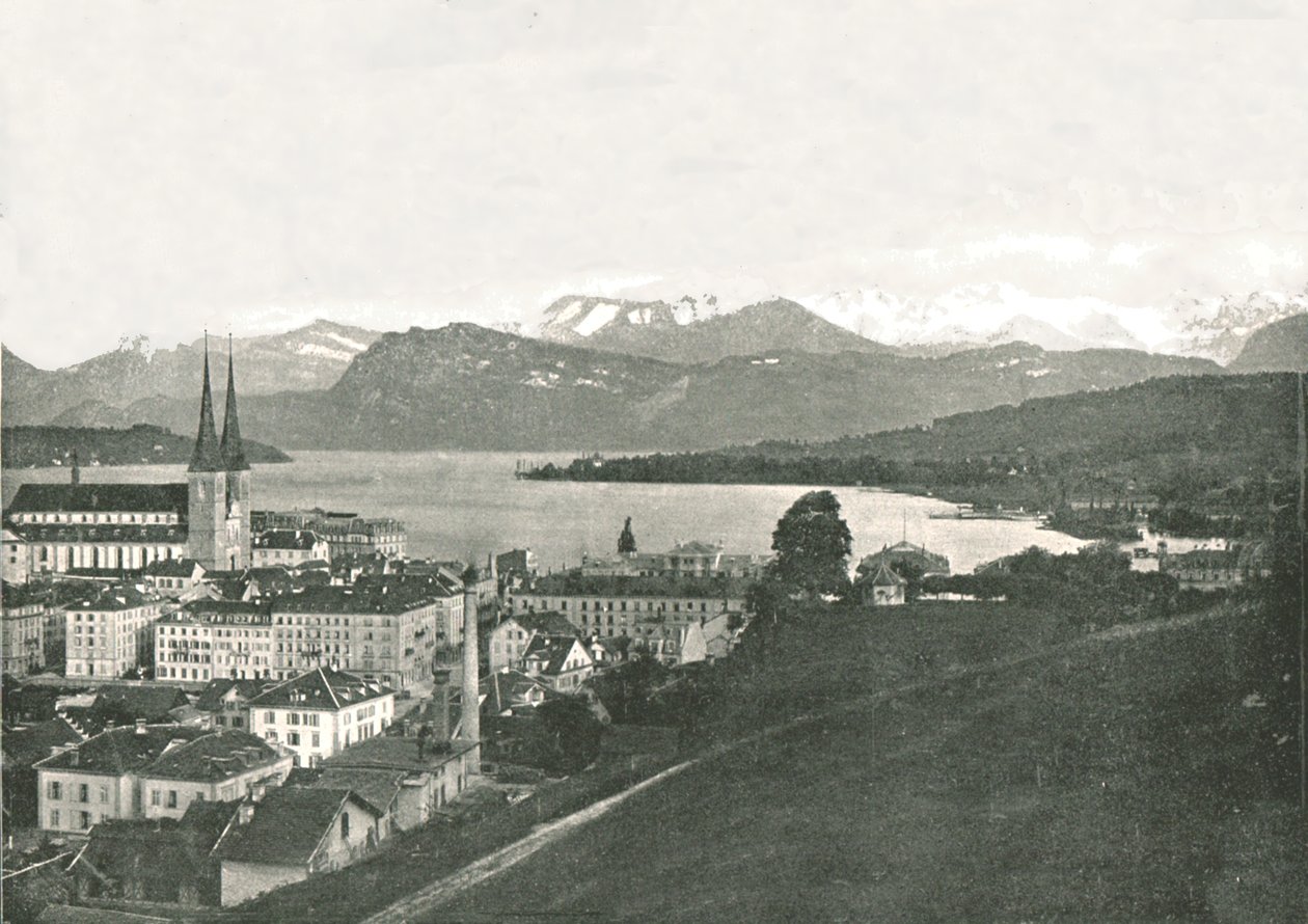 Utsikt over Luzern og dens fjell, Sveits, 1895. av W and S Ltd