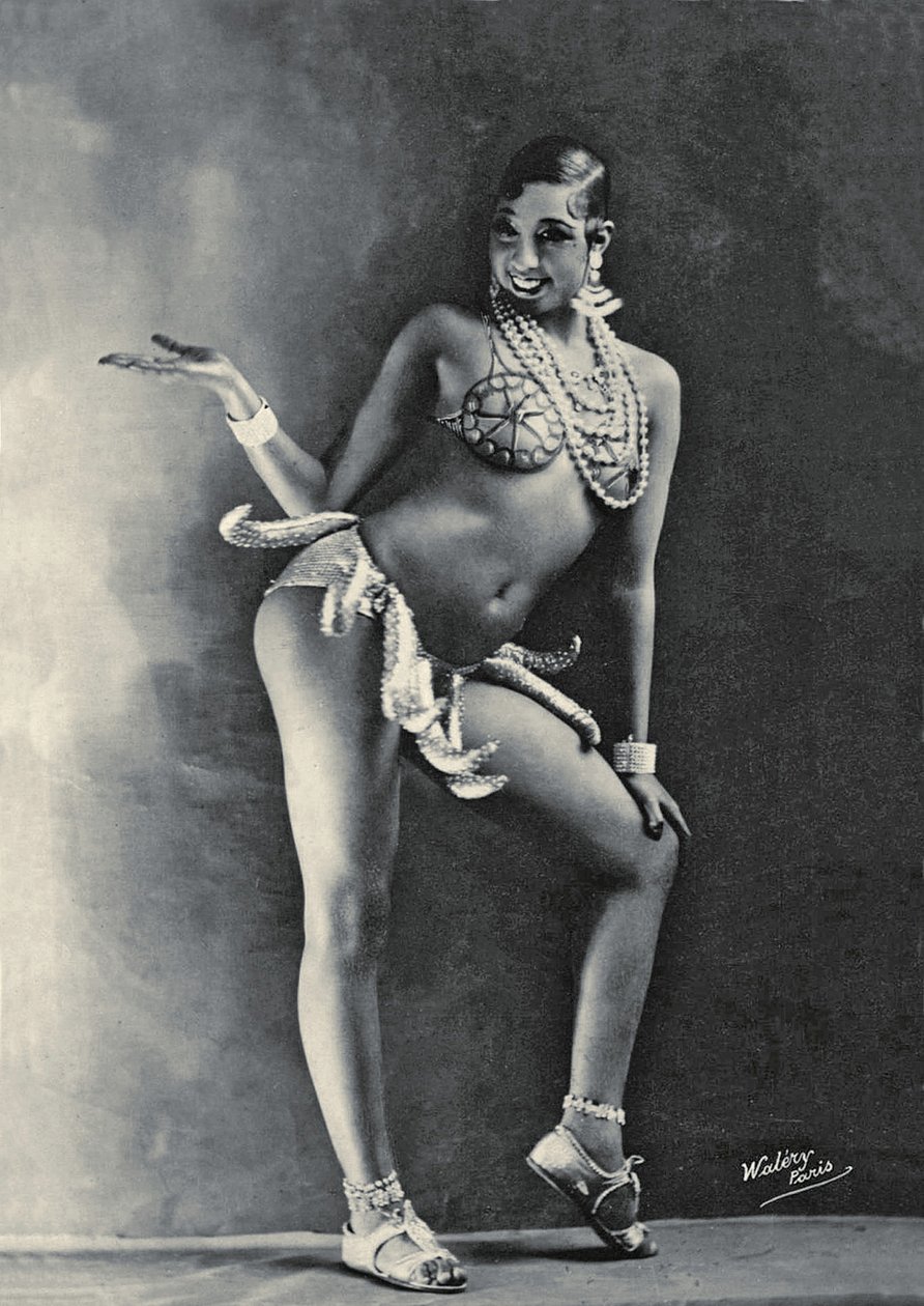 Josephine Baker iført sitt berømte banankostyme ca. 1927 (s/hvitt-bilde) av Walery