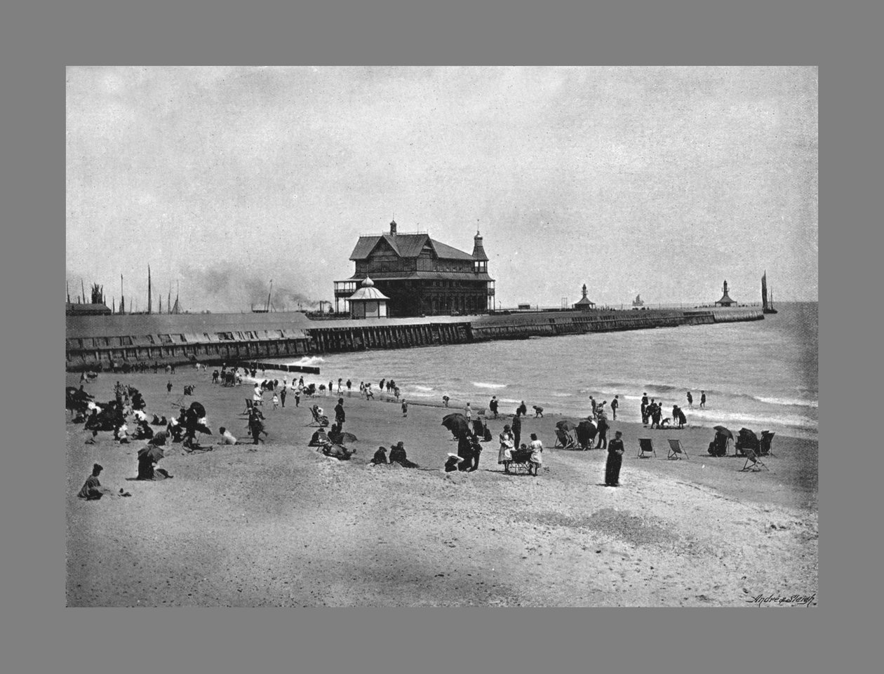 The Pier, Lowestoft, c1900 av Walter Boughton