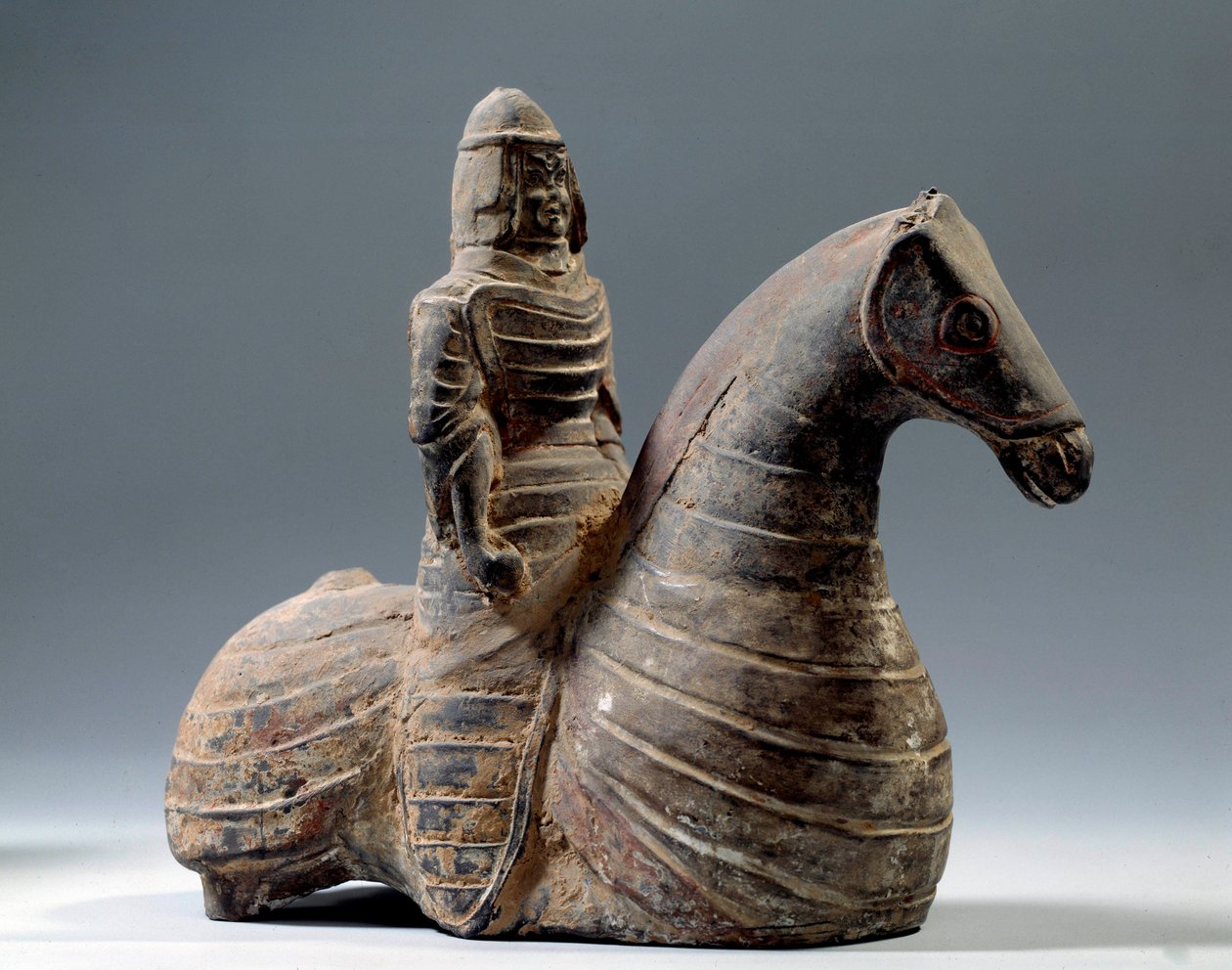 Kinesisk kunst: statuett av rytter i rustning (206 f.Kr.-220 e.Kr.), Han-perioden. Paris-museet Cernuschi av Western Han Dynasty Chinese School