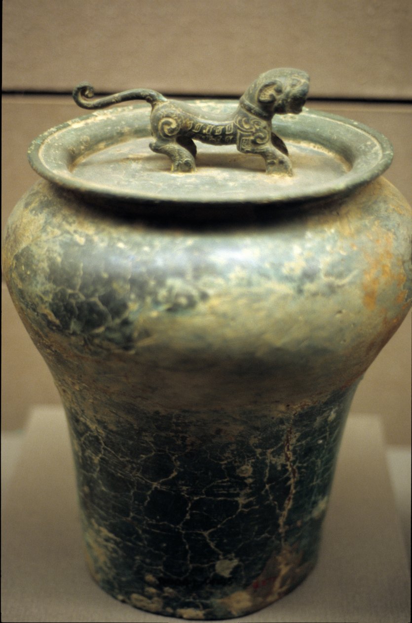 Vinvase i form av en krukke, overbygd av en tiger av Western Zhou Dynasty Chinese School