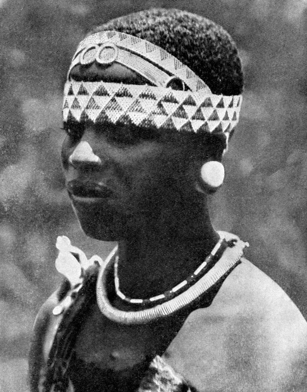 Kona til en Angoni-høvding, Mosambik, Afrika, 1936. av Wide World Photos