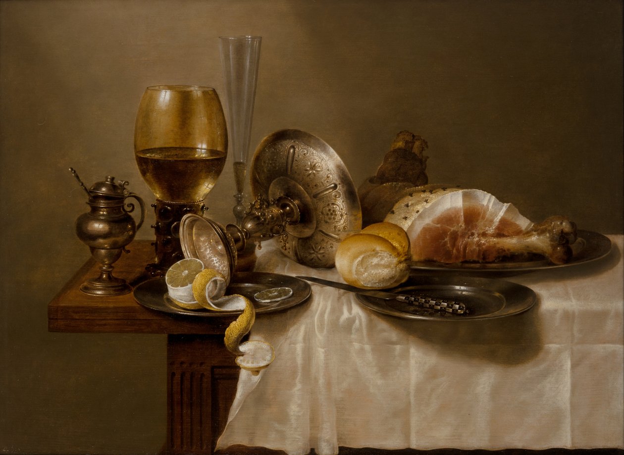 Et stilleben med en Roemer, en veltet sølvtazza, en fløyte, en rundstykke og skinke på et bord av Willem Claesz. Heda