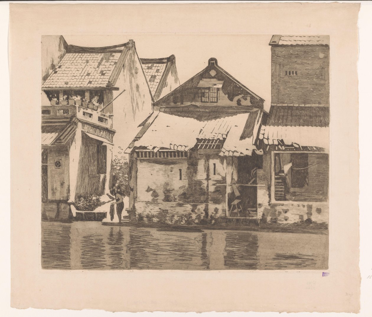 Hus langs en elv i Batavia med en kvinne som vasker klær Hus på kali. Til venstre en passasje mellom husene, hvor en voksende kvinne står, Batavia (originaltittel) av Willem Arnoldus Witsen