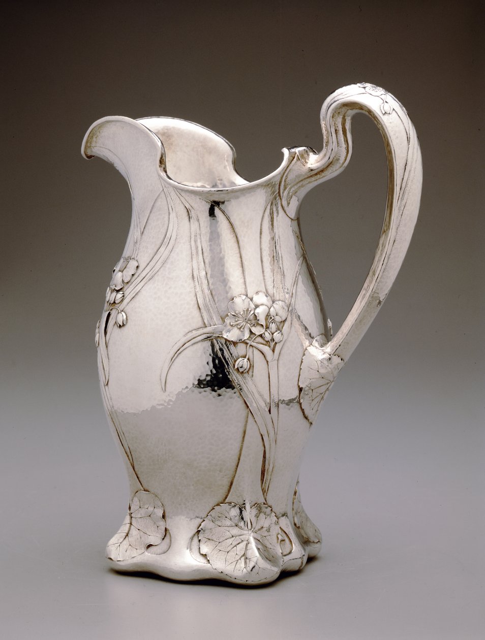 Pitcher, 1912 (sølv-martele) av William Christmas Codman
