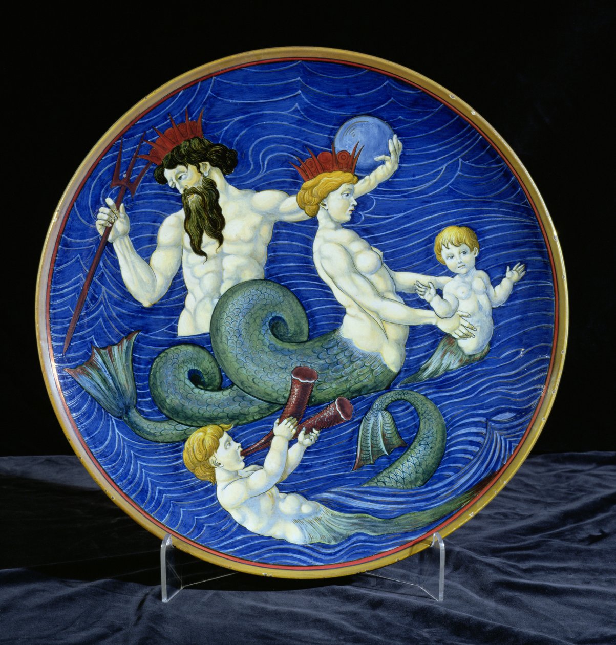 Lader, med kronet Triton, havfrue og havmenn (keramikk) av William de Morgan