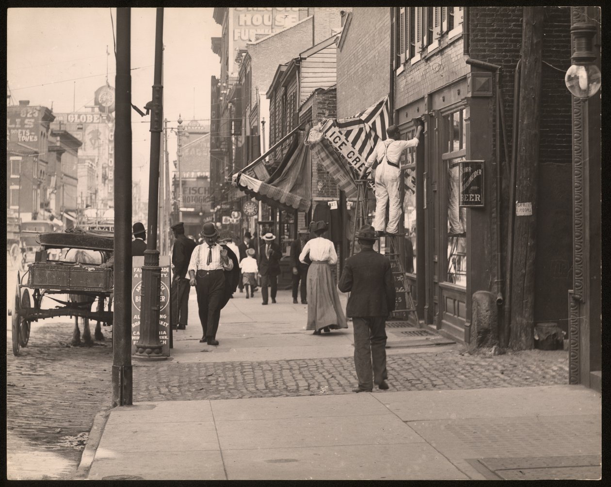 Franklin Avenue, sentrum av William G. Swekosky