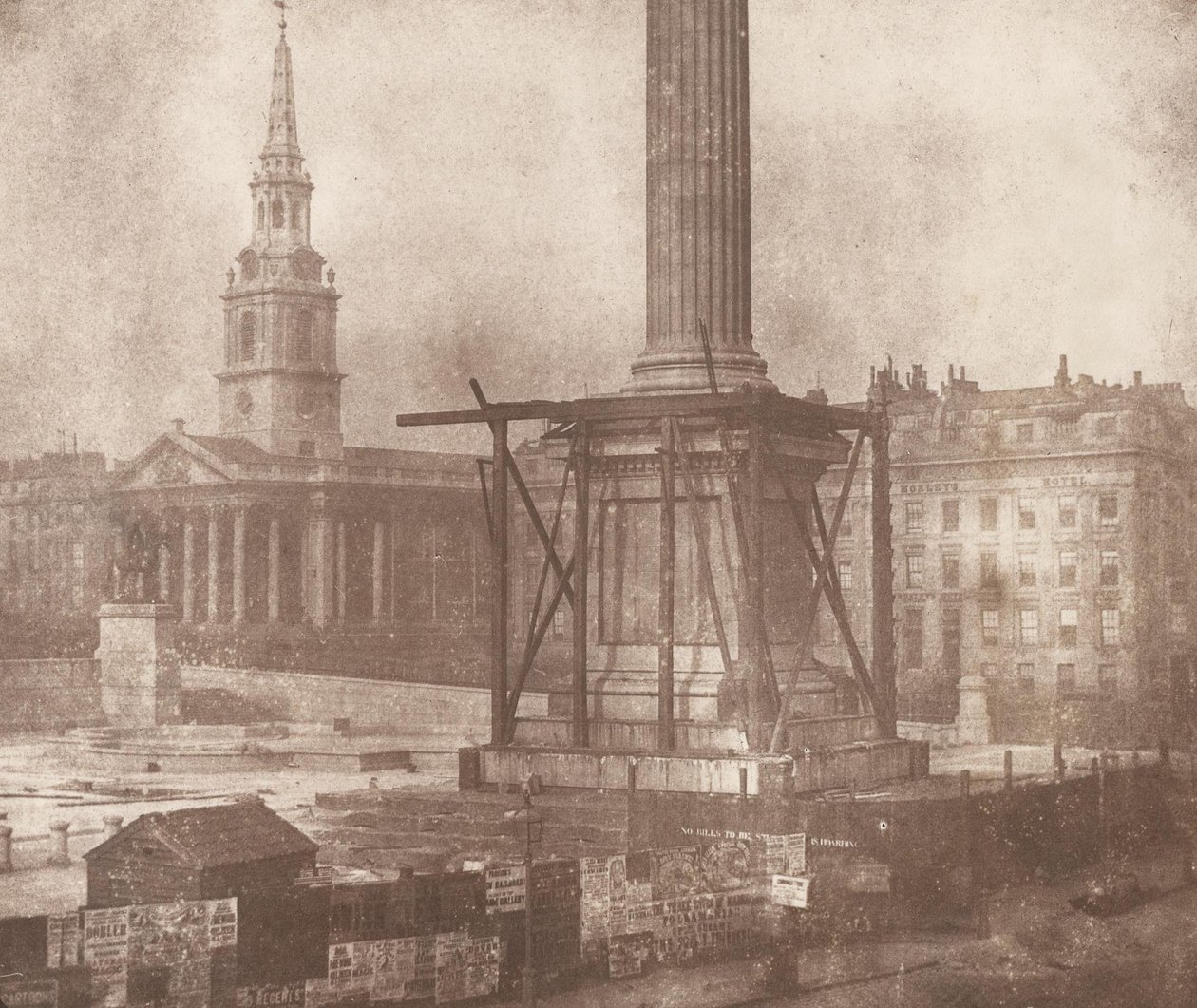 Nelson -kolonnen på Trafalgar Square under bygging av William Henry Fox Talbot