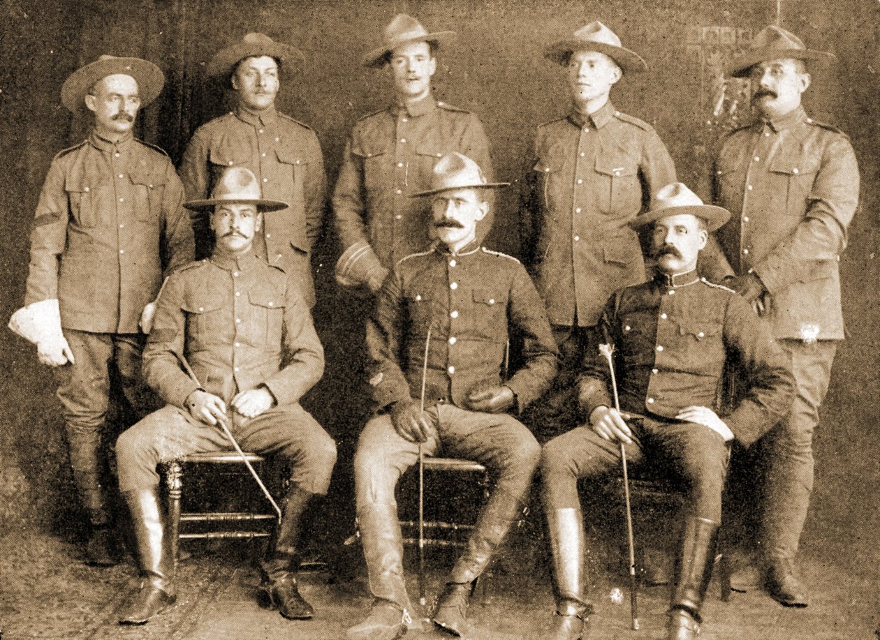 En gruppe frivillige i North West Mounted Police, Montreal, Canada. (Sepia-bilde) av William Notman