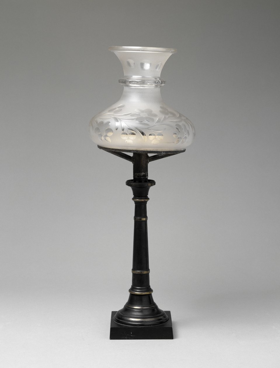 Skyggelagt lampe av William (attr.to) Carleton