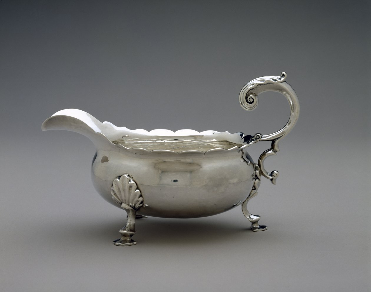 Sausebåt, ca. 1755-1765 (sølv) av William Ball