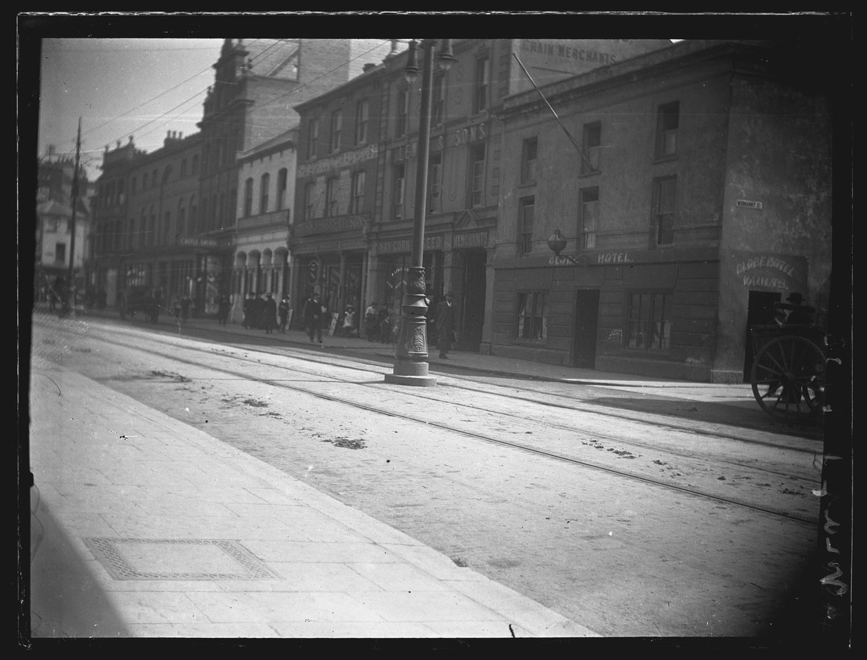 Castle Street, Cardiff, The Old Globe Inn. c1902 av William Booth