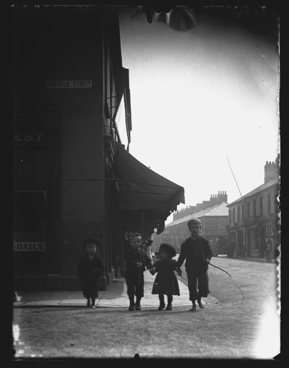 Emerald Street, Cardiff, 1890- eller 1900-tallet. av William Booth