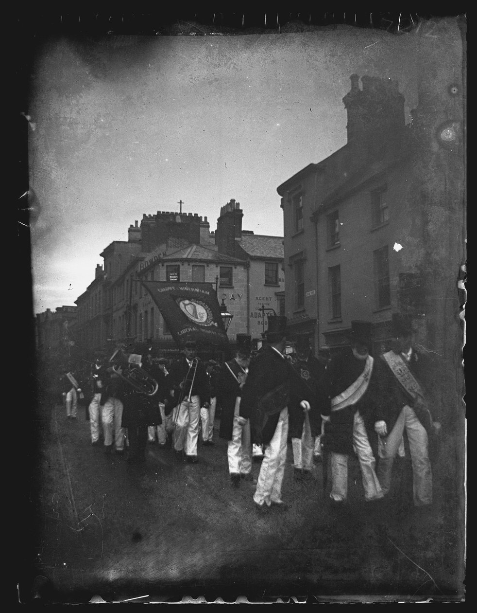 Hibernian Society Procession, Cardiff, 1892. av William Booth