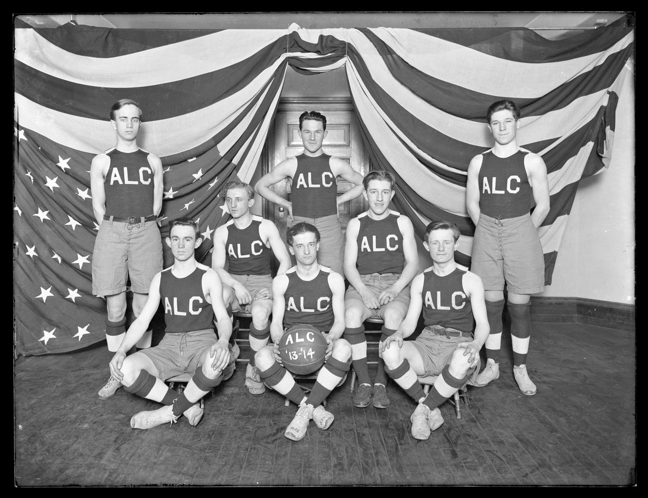 ALC basketballlags gruppeportrett, ca. 1913-14 av William Davis Hassler