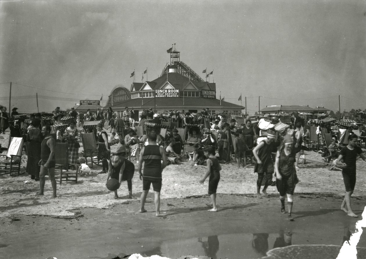 Strandscene, Coney Island, ca. 1910-21 av William Davis Hassler