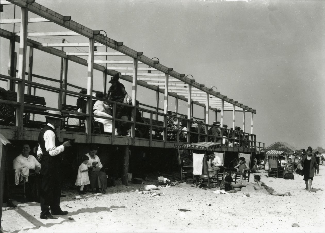 Strandscene, Coney Island, ca. 1910-21 av William Davis Hassler