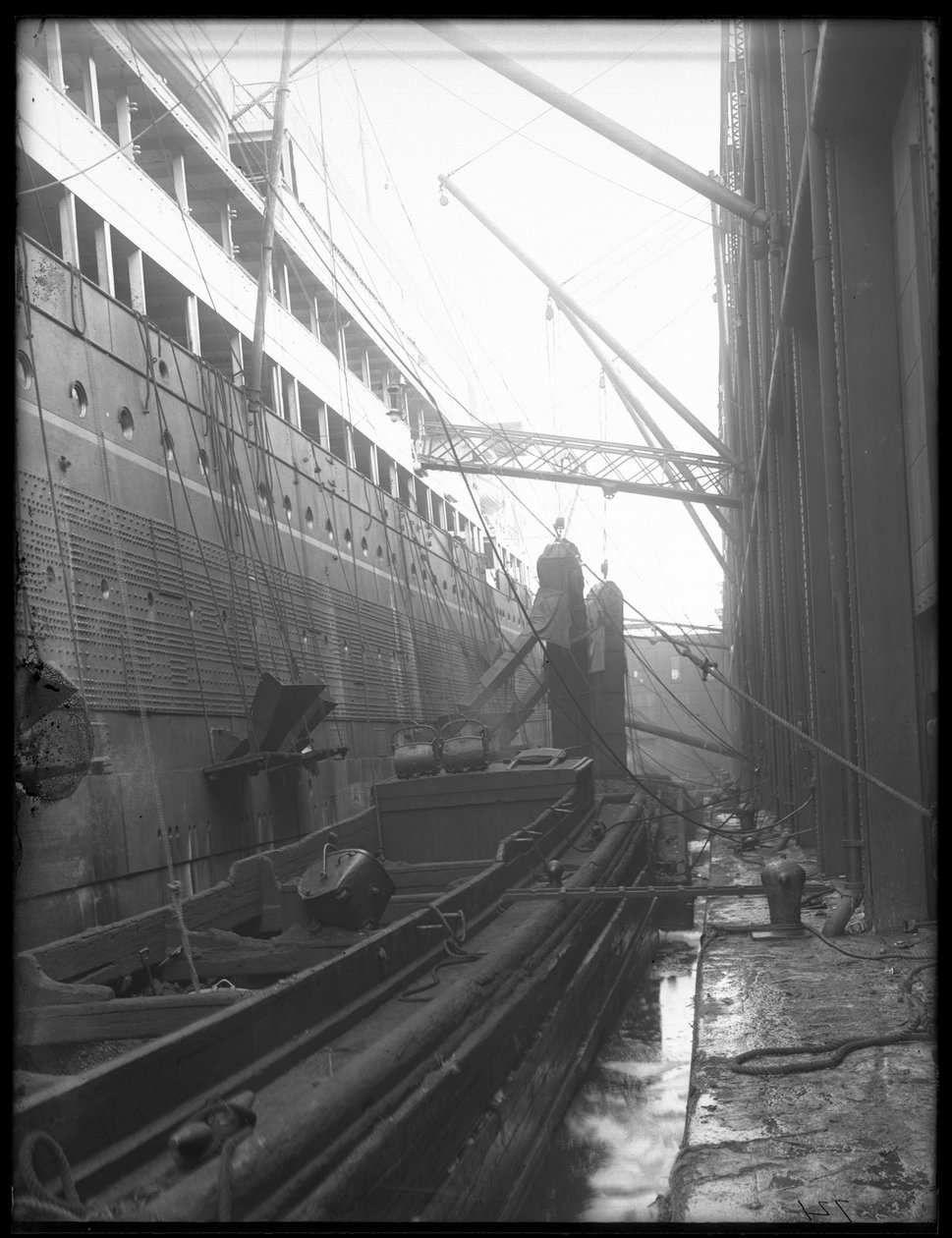 Kølingsdampskip med bærbare bøttetransportører, 1912 bw-foto av William Davis Hassler