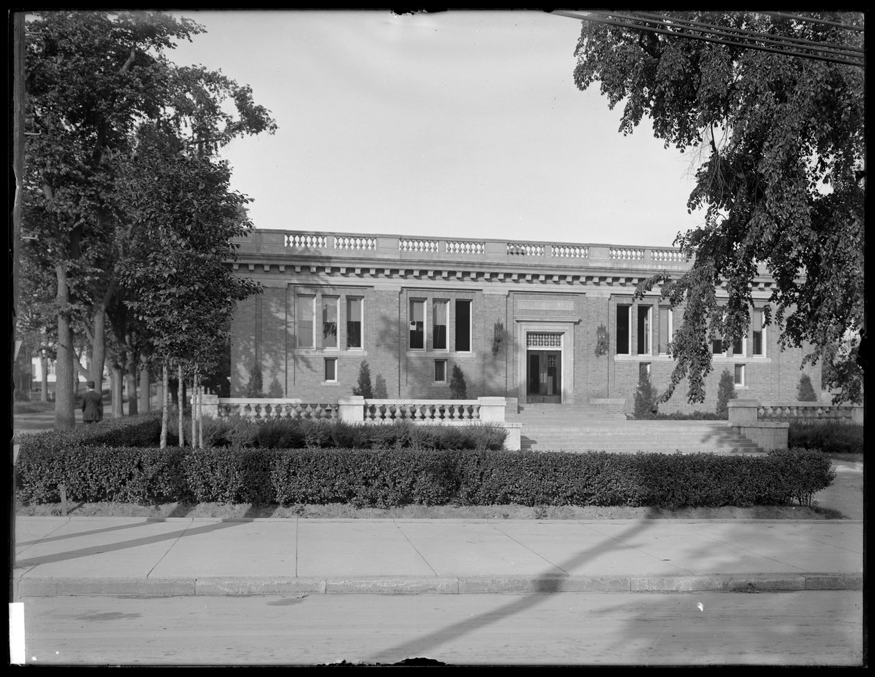 Elmhurst filial av Queens Borough Public Library; Et Carnegie-bibliotek, ca. 1910 av William Davis Hassler