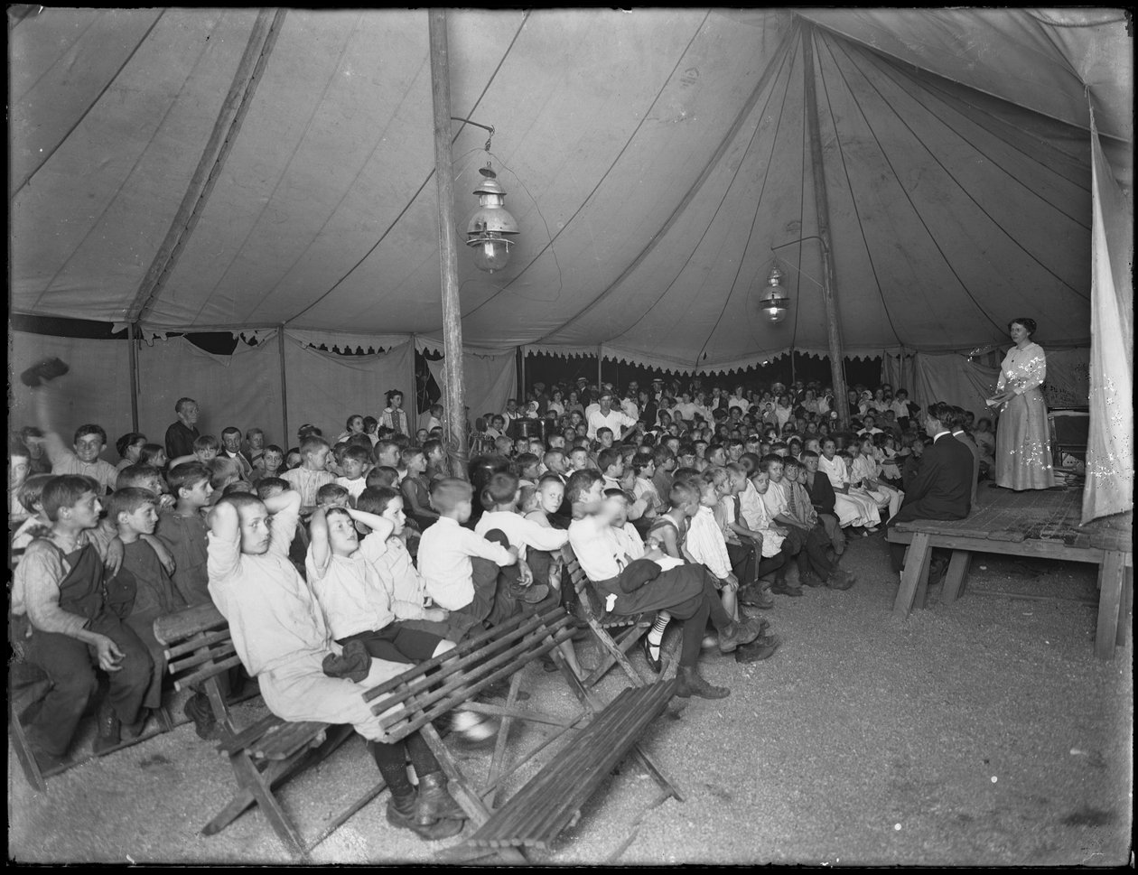 Evangelistic Society barnemøte, East 67th Street og Avenue A, New York City, 24. juli 1914 av William Davis Hassler