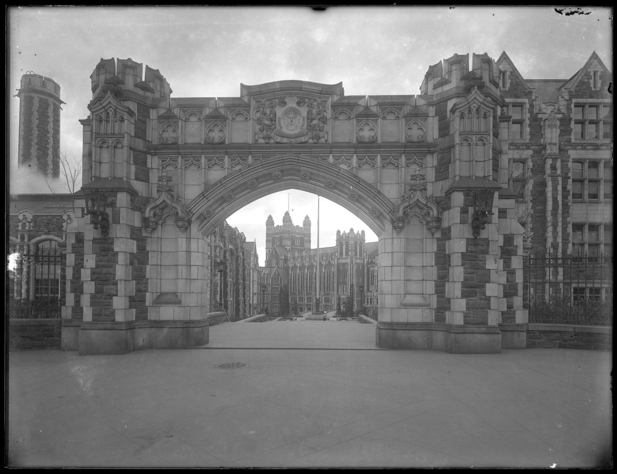 Gate ved City College of New York, ca. 1912 av William Davis Hassler