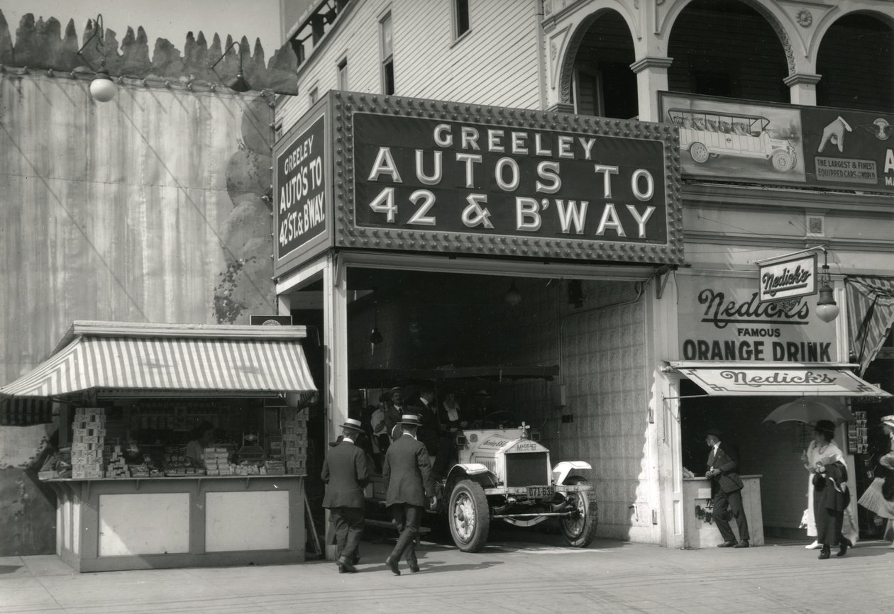 Greeley Autos til 42 og B'Way, ca. 1910-21 av William Davis Hassler