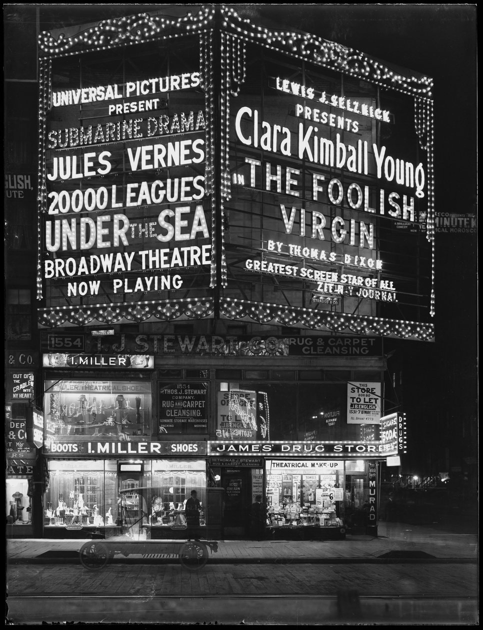 Opplyst telt for «20 000 Leagues Under the Sea» og «The Foolish Virgin», New York City, 6. januar av William Davis Hassler
