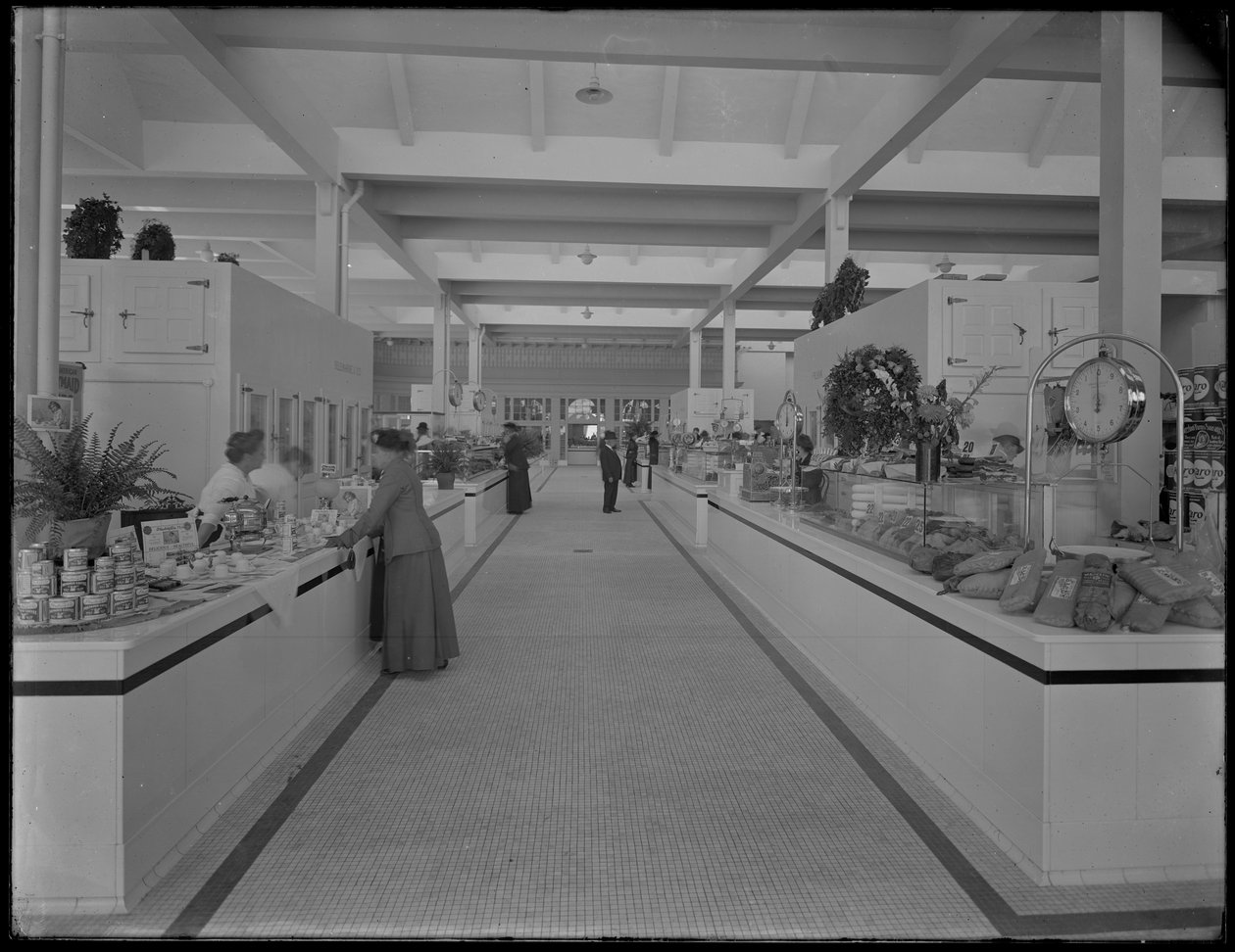 Innvendig visning av 95th Street Market ser sørover, New York City, 22. oktober 1915 av William Davis Hassler