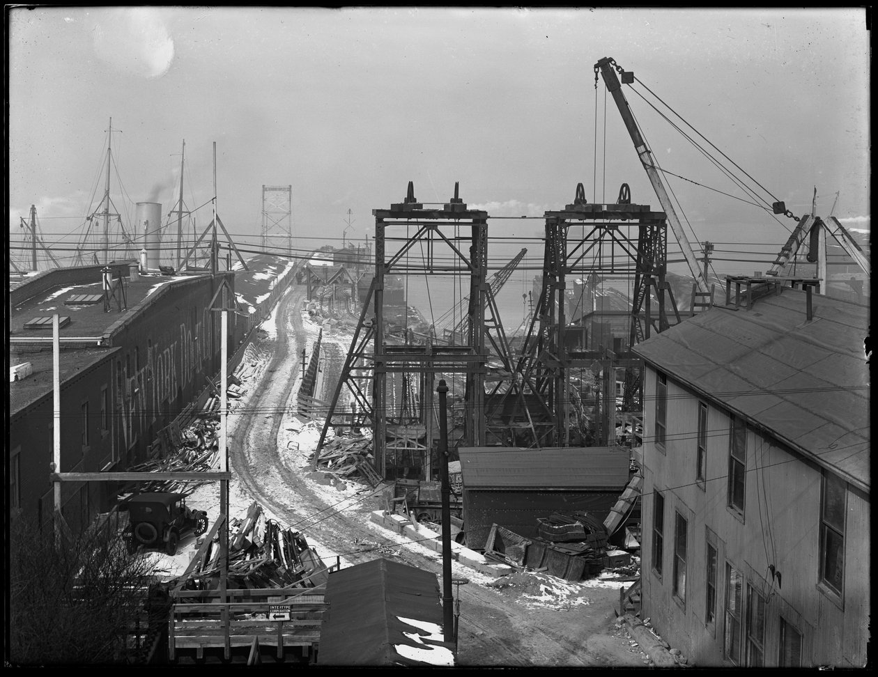Montague Street-kontorer til New York Dock Company, tatt fra gatebroen, Brooklyn, 17. februar 1917 av William Davis Hassler