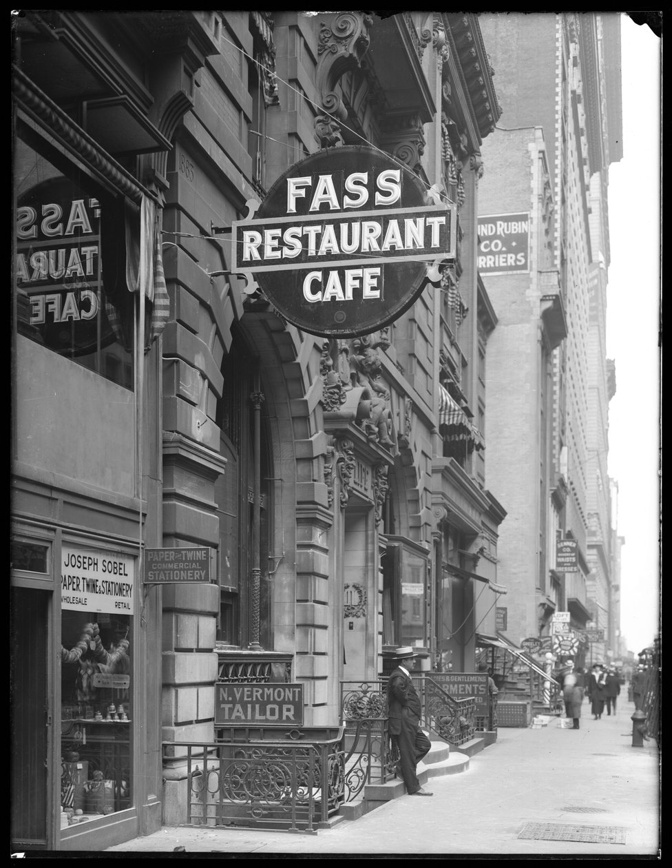 Skilt til Fass Café, 19 W. 31st Street, New York City, 14. juni 1916 av William Davis Hassler