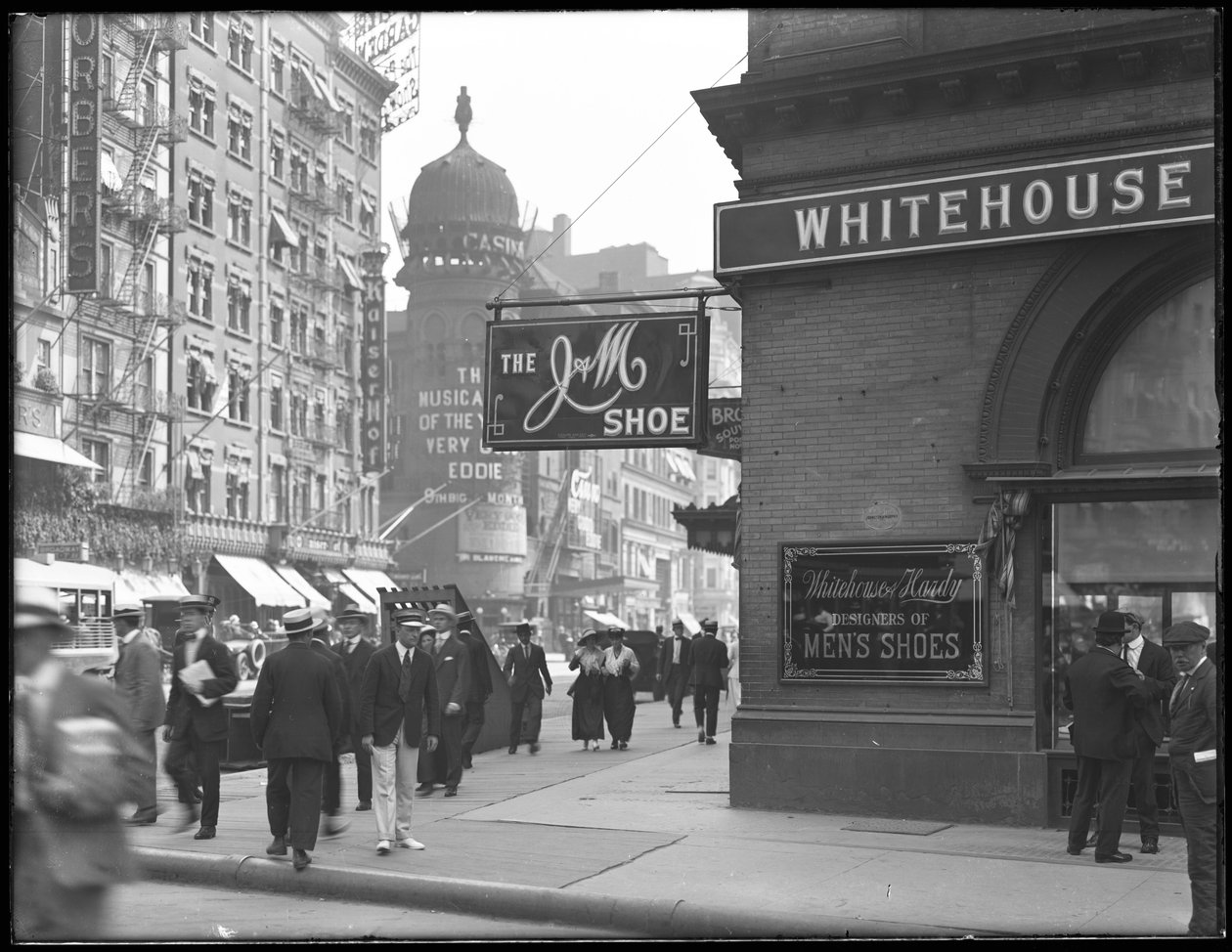 Sign for J und M Shoe, 1429 Broadway, New York City, 2. august 1916 av William Davis Hassler
