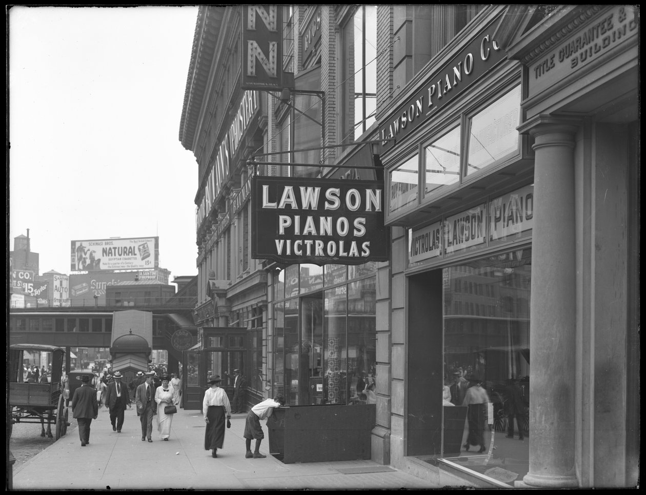 Sign for Lawson Pianos, 372 E. 149th Street, New York City, 2. august 1916 av William Davis Hassler