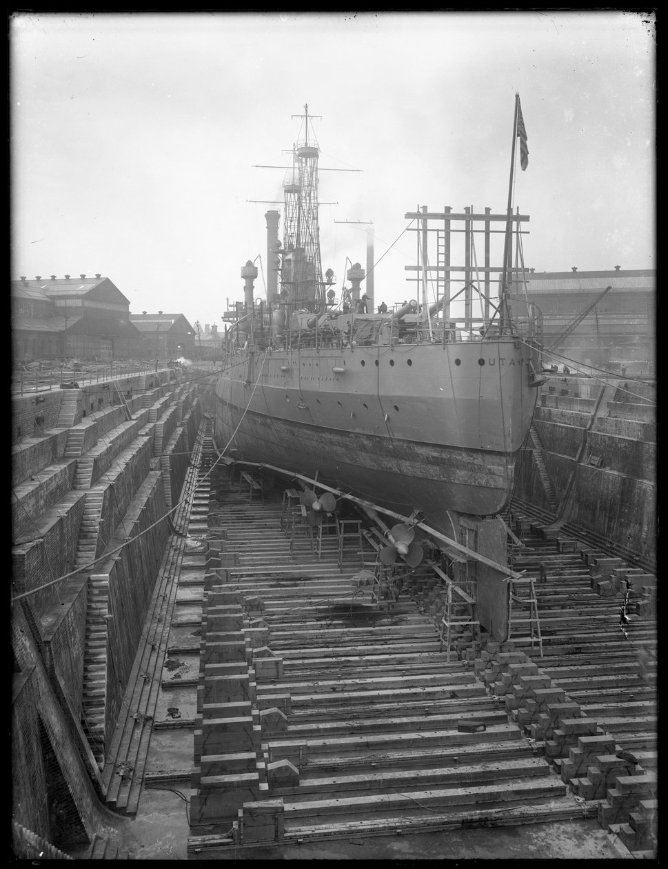 USS Utah i tørrdokk ved Brooklyn Navy Yard, ca. 1912 av William Davis Hassler